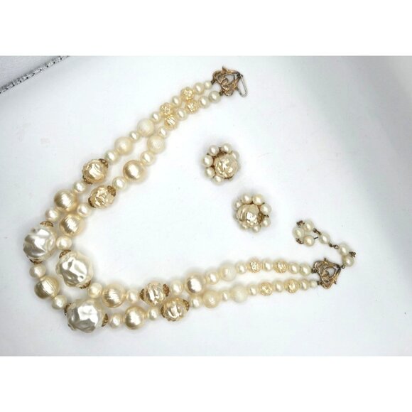 Vintage Baroque Pearl Bead Necklace & Clip Earrings Set Faux Pearl Gold Tone - Picture 5 of 5